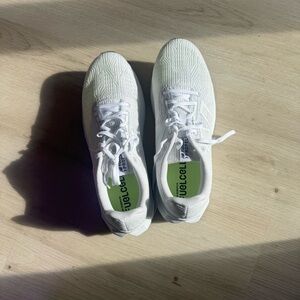 New Balance Men White Athletic Shoes size 12